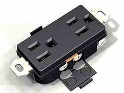 雙插座側面絶源緣片提供了防觸電裝置。