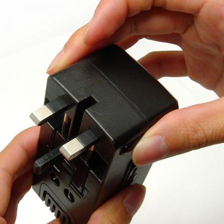 旅行電壓轉換器內建四種插腳