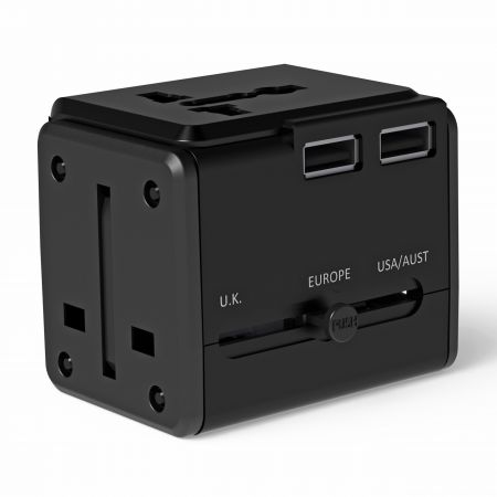 內建兒童安全防護門的萬用旅行轉接插頭，支援 20W USB-C PD 快速充電